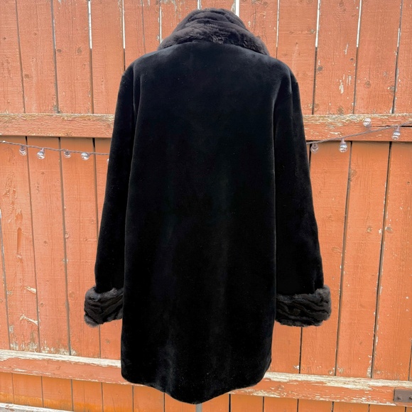 Stunning Luxe Vintage Black Faux Fur Swing Coat - Picture 3 of 16